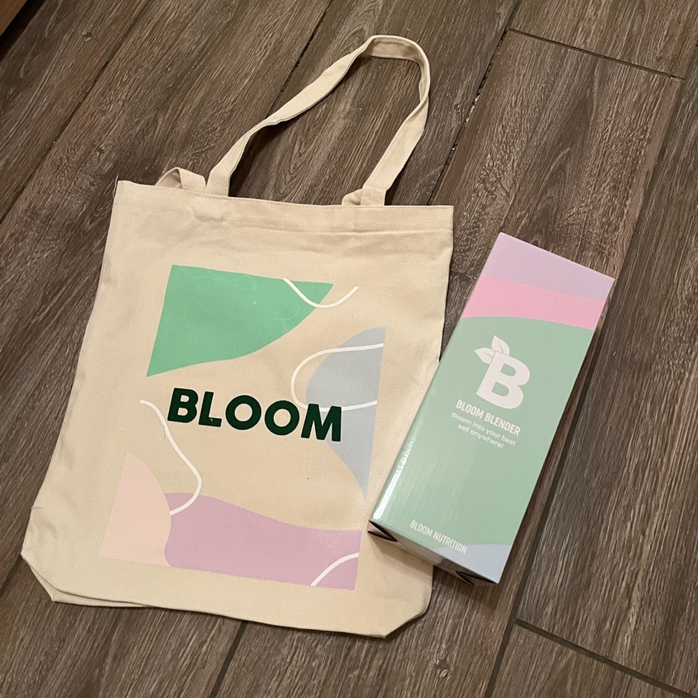 Bloom Nutrition Tote Bag and Portable Blender